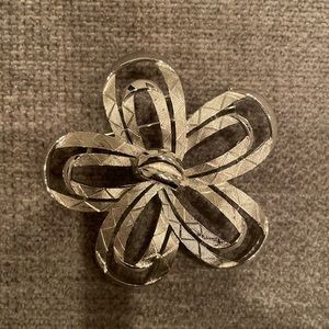 Vintage silver bow brooch 1.5” flower